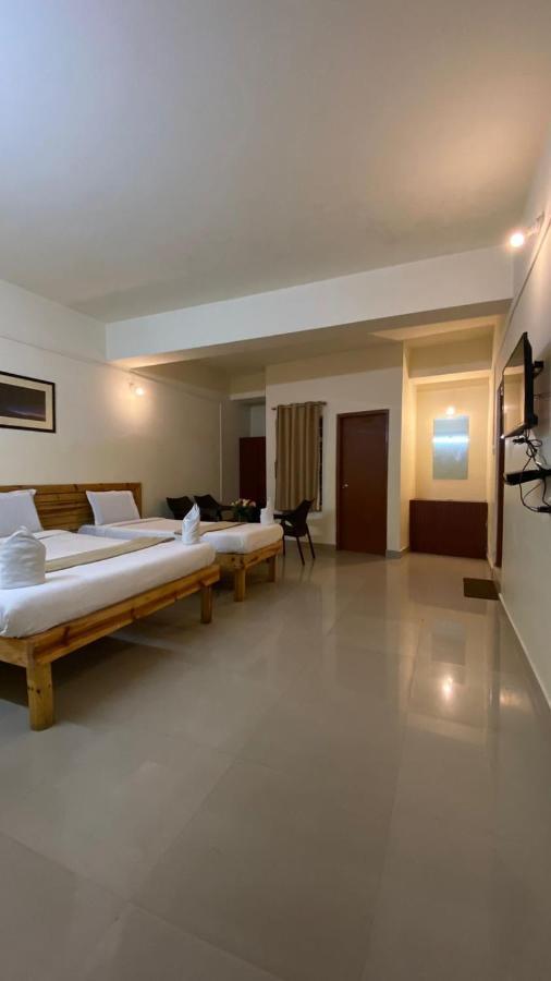 שילונג Hotel Travellers Inn מראה חיצוני תמונה