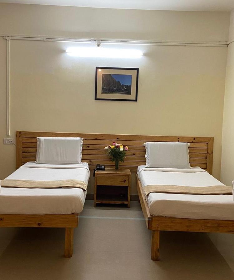 שילונג Hotel Travellers Inn מראה חיצוני תמונה