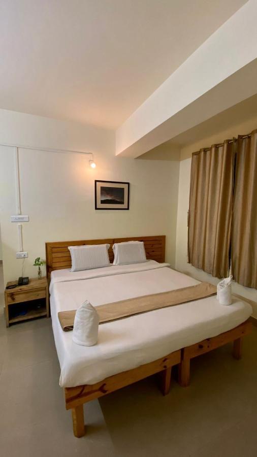 שילונג Hotel Travellers Inn מראה חיצוני תמונה