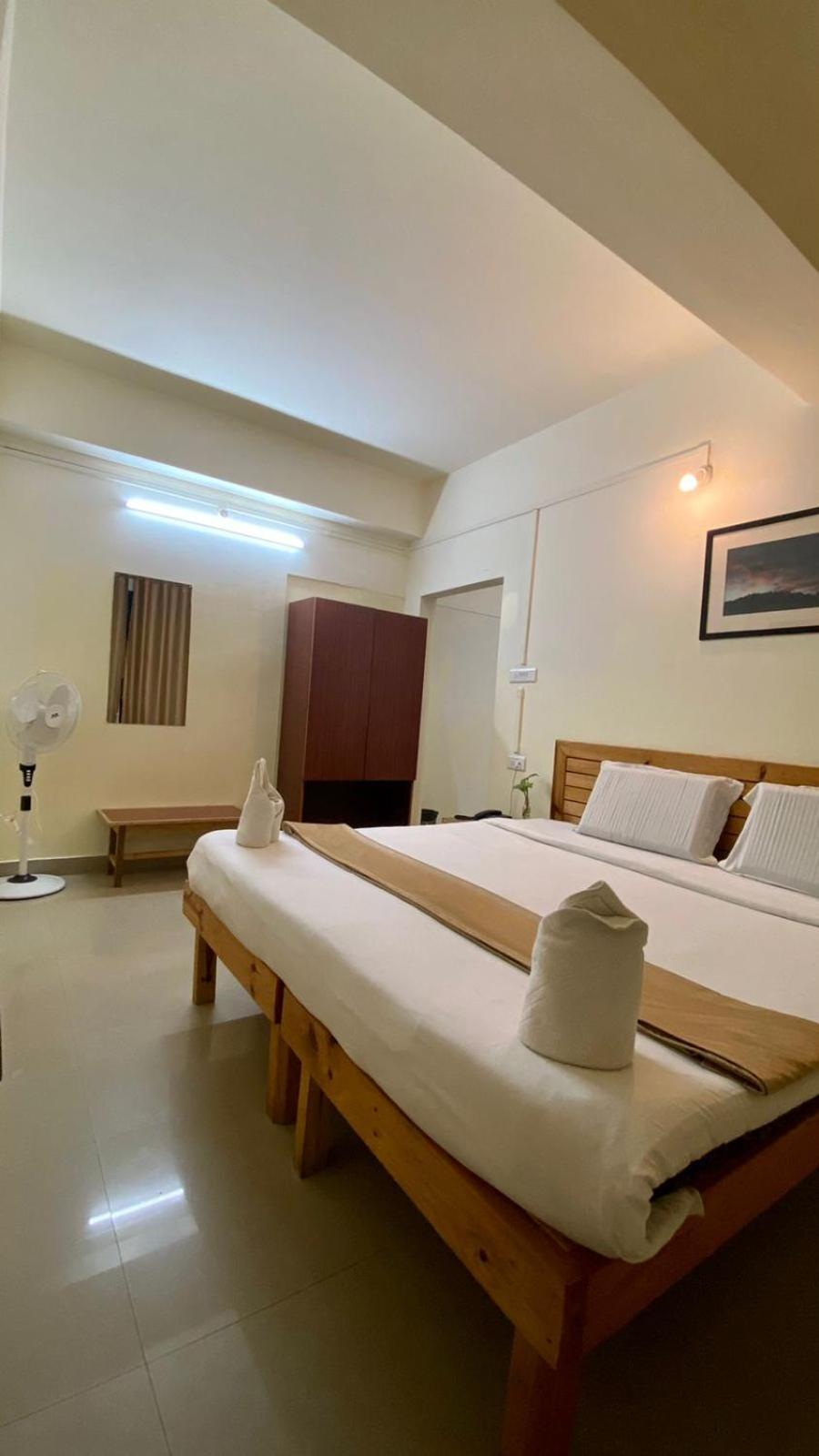 שילונג Hotel Travellers Inn מראה חיצוני תמונה