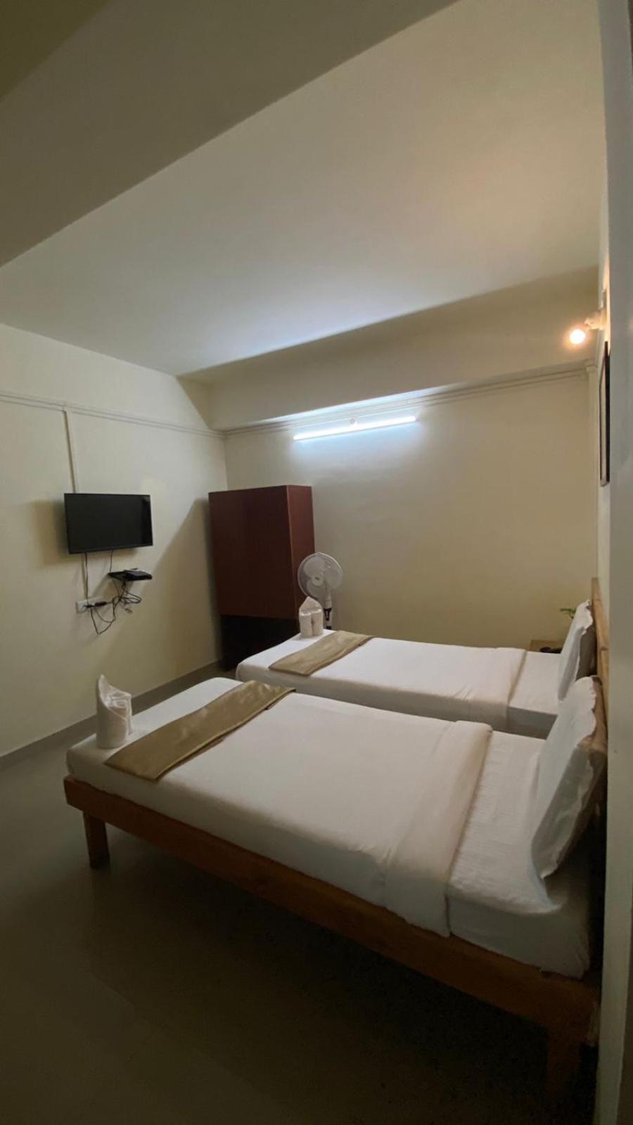 שילונג Hotel Travellers Inn מראה חיצוני תמונה