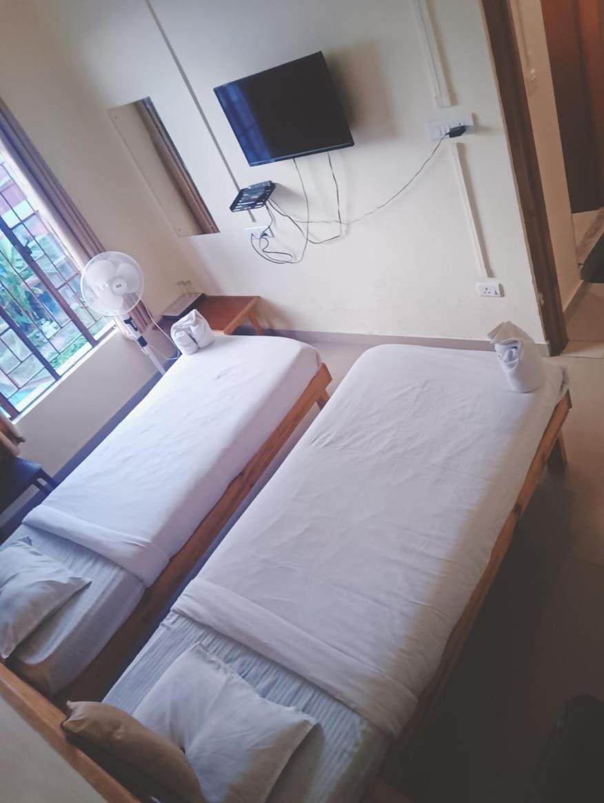 שילונג Hotel Travellers Inn מראה חיצוני תמונה