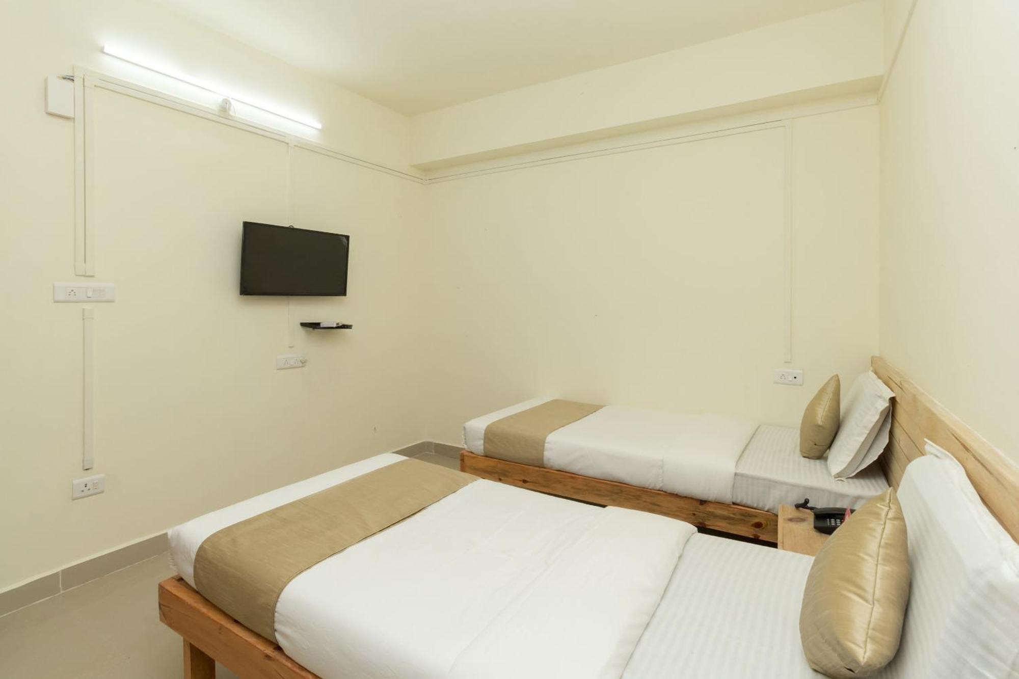 שילונג Hotel Travellers Inn מראה חיצוני תמונה