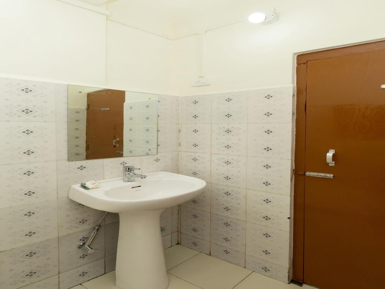 שילונג Hotel Travellers Inn מראה חיצוני תמונה