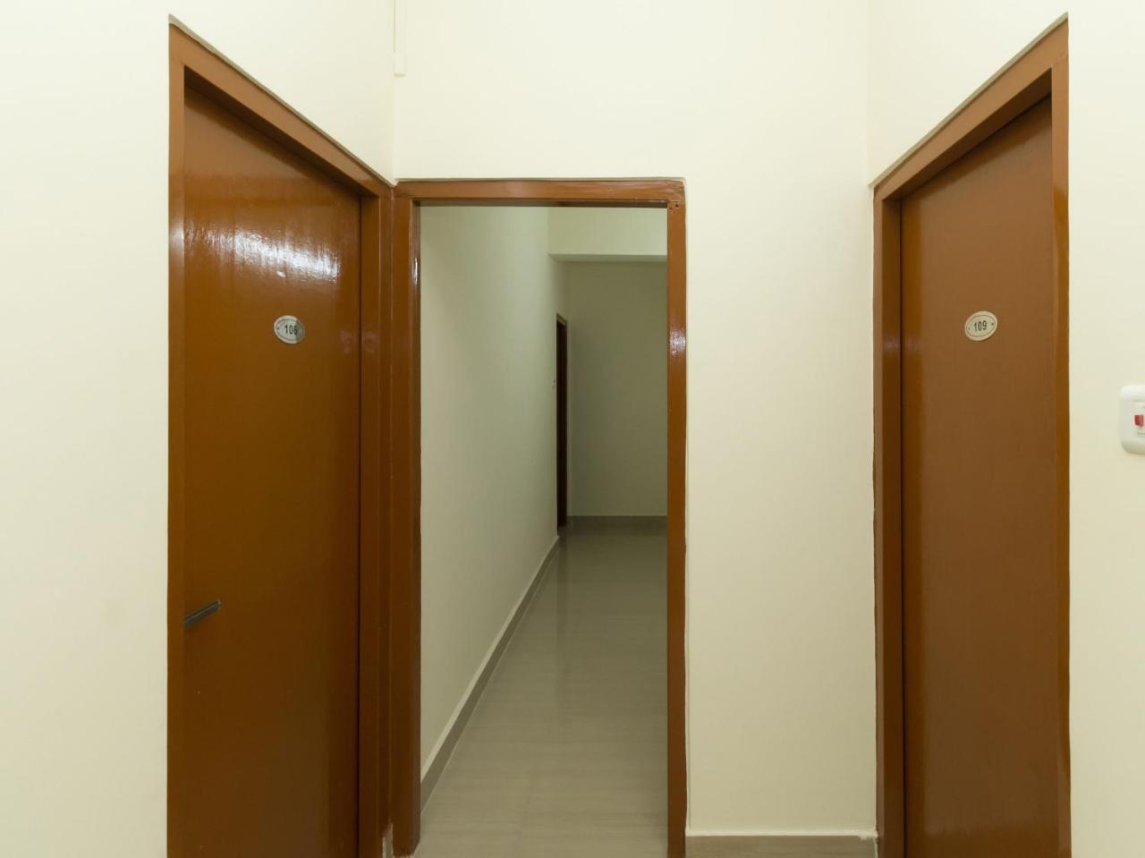 שילונג Hotel Travellers Inn מראה חיצוני תמונה