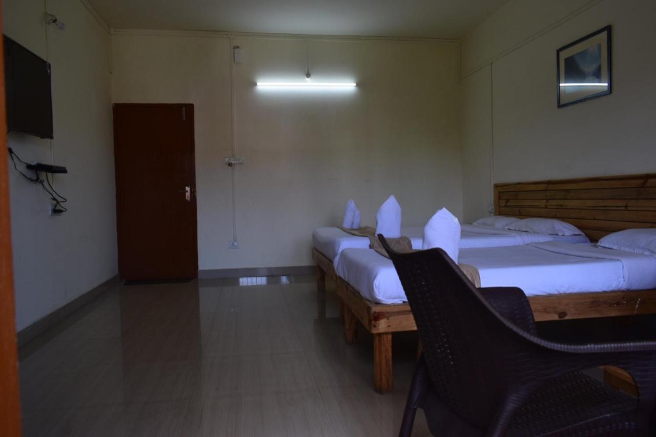 שילונג Hotel Travellers Inn מראה חיצוני תמונה